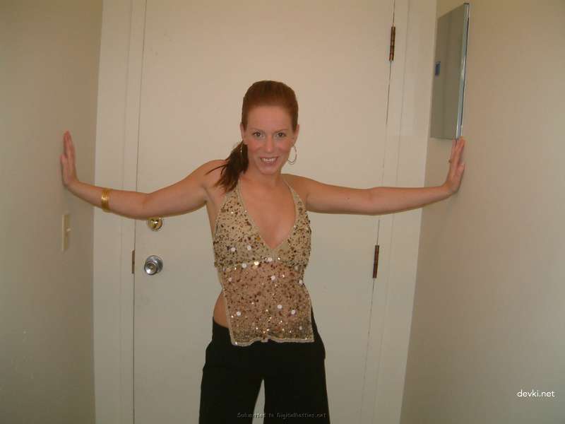 Naked Redhead Woman Amateur Nude Photo - Explicit and Bold Shot