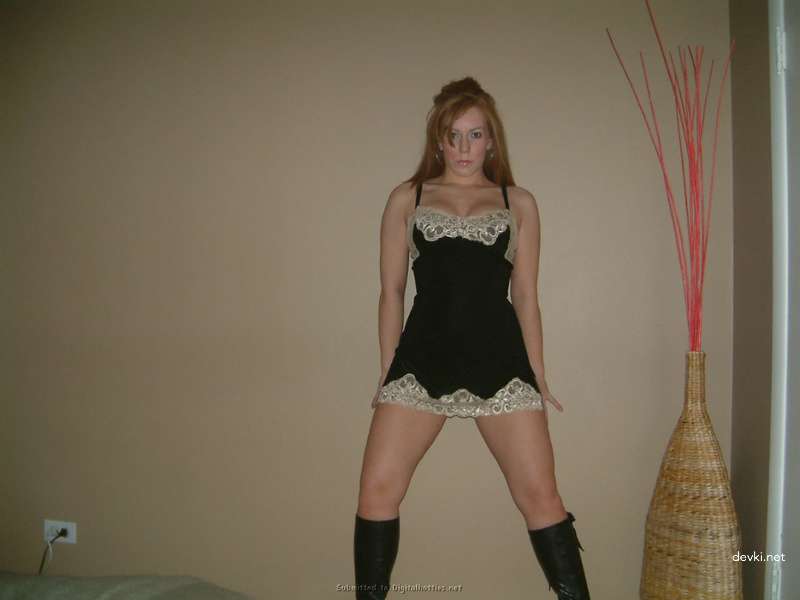 Naked Redhead Woman Amateur Nude Photo - Explicit and Bold Shot