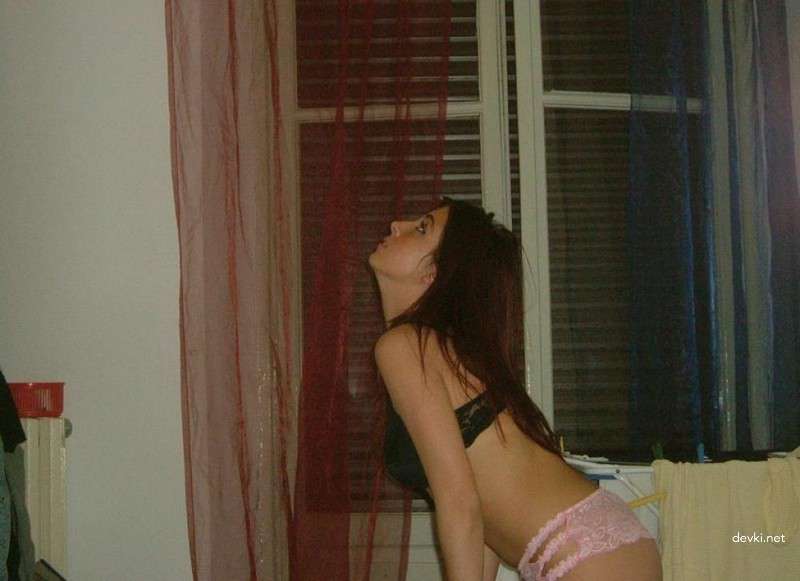 Topless Amateur Photos: Explicit and Uncensored Shots for Adults