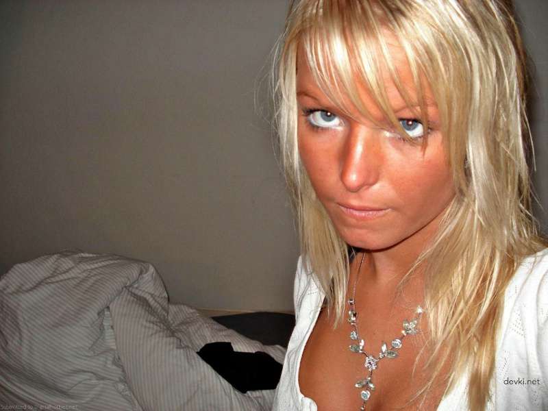 Blonde Amateur Naked Selfie in Mirror - Explicit Nude Photos