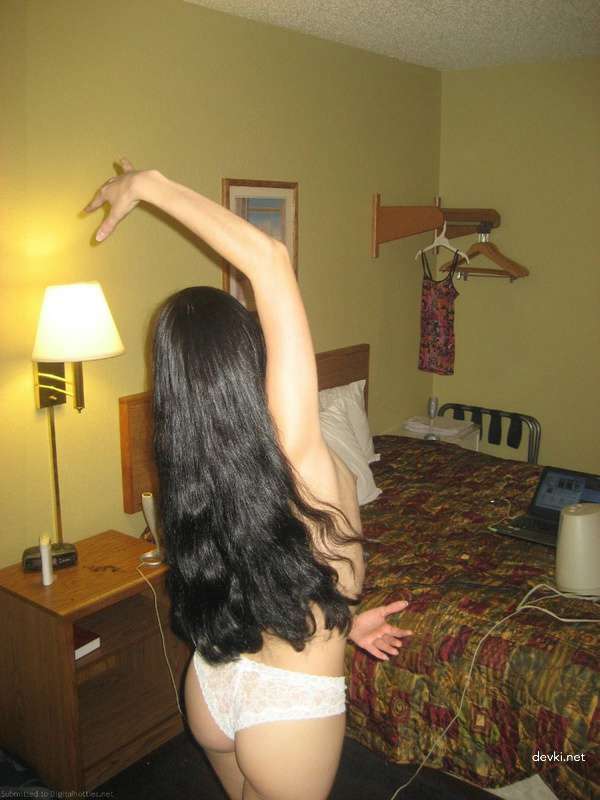 Hot Young Girlfriend with Perfect Ass - Explicit Amateur Photo