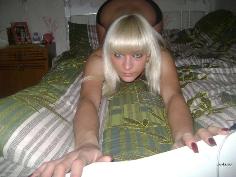 Explicit Blonde Amateur Nude Photo Shoot