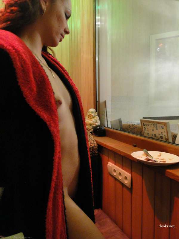 Explicit Homemade Nude Woman Photos - Amateur XXX Pics