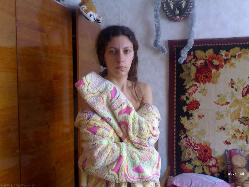 Topless Amateur Girl with Amazing Boobs Exposed