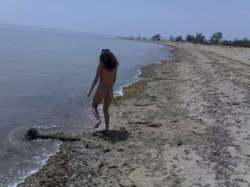 Topless Amateur Girl with Amazing Boobs Exposed