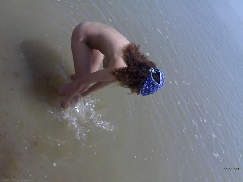 Topless Amateur Girl with Amazing Boobs Exposed