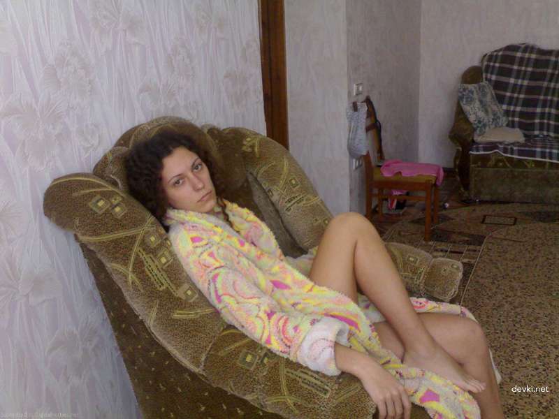 Topless Amateur Girl with Amazing Boobs Exposed