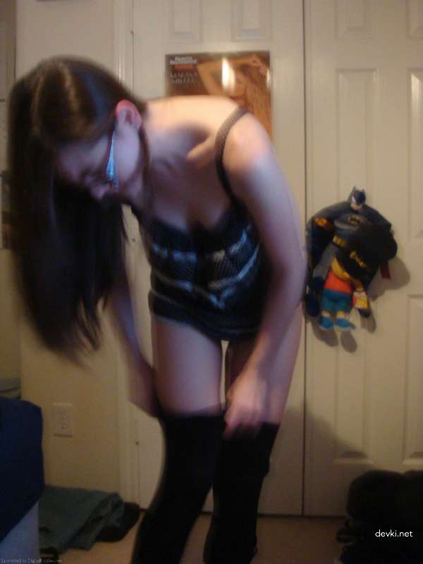 Explicit Amateur Teen Girl Selfie Photo - Personal Pic of Young Woman