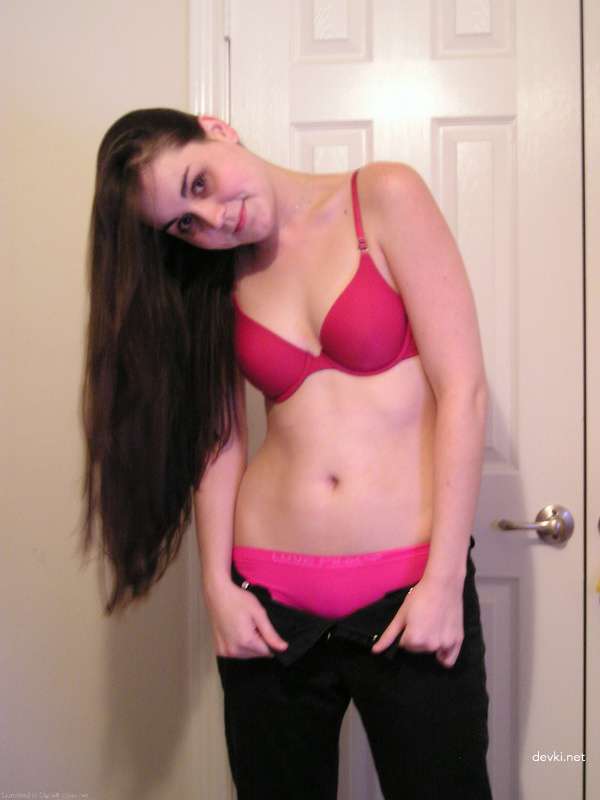 Explicit Amateur Teen Girl Selfie Photo - Personal Pic of Young Woman