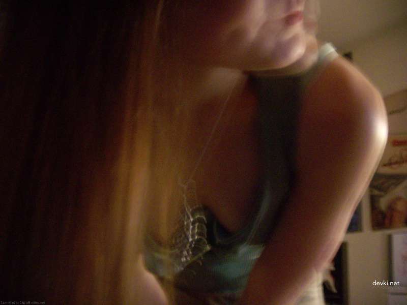 Explicit Amateur Teen Girl Selfie Photo - Personal Pic of Young Woman