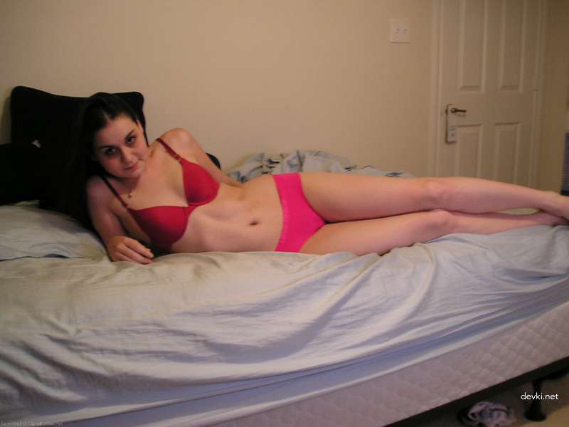 Explicit Amateur Teen Girl Selfie Photo - Personal Pic of Young Woman