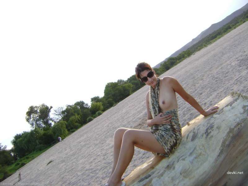 Excited Slut Outdoors: Amateur Babe Gets Naughty in Nature