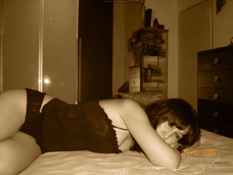 Amateur Busty Girl Home Photos: Explicit and Uncensored Shots