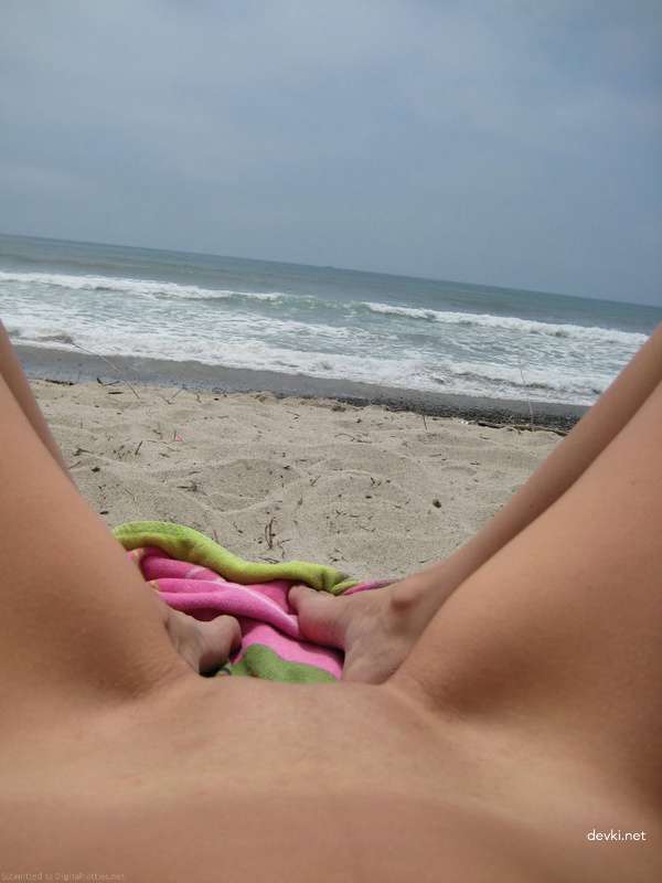 Explicit Asian Pussy Amateur Photo: Hot Asian Teen Showing Pink Pussy