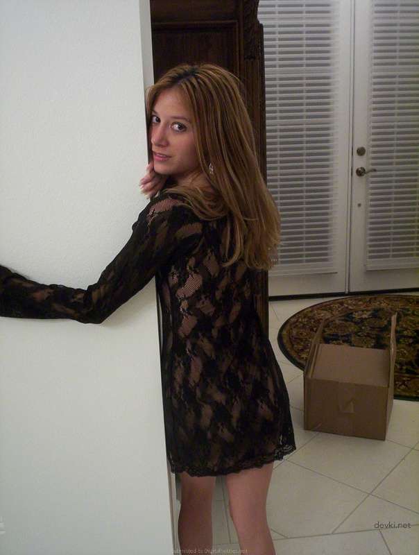 Sexy Naked Girlfriend Poses Explicitly - Amateur Erotic Photo Shoot
