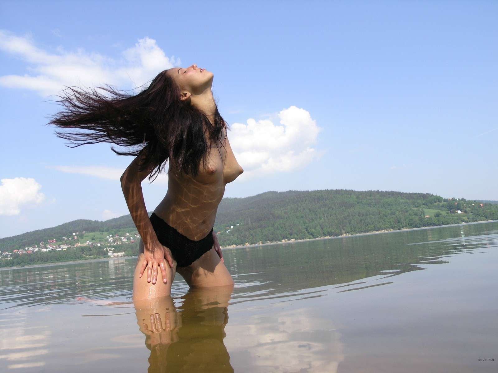 Explicit Amateur Photo: Poses Pantyless for Maximum Exposure