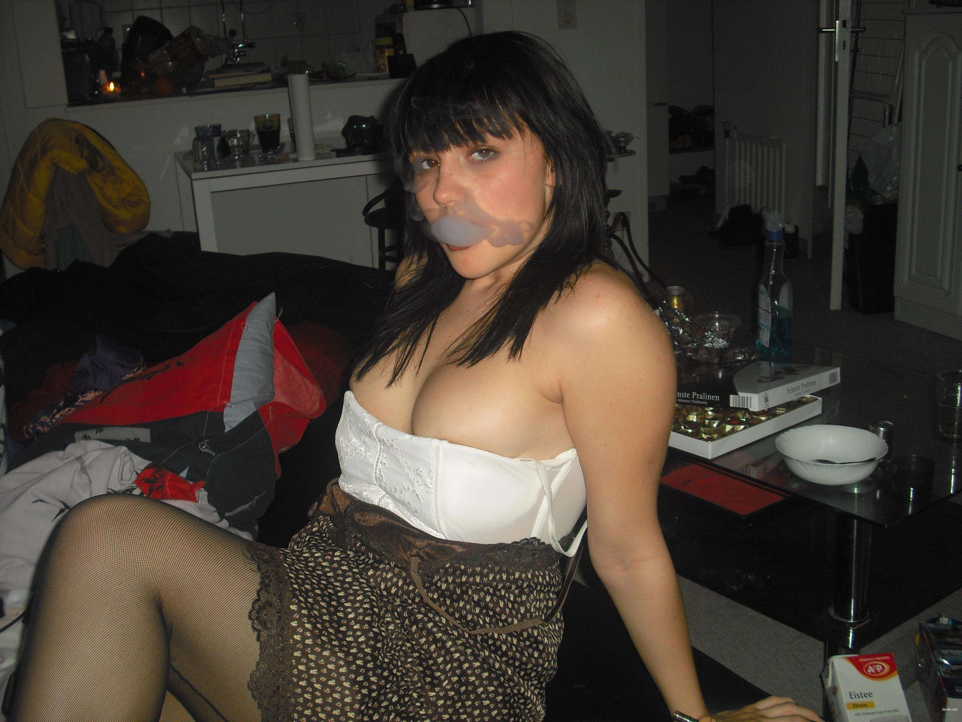 Amateur Girl Exposes Naked Breasts in Bold Photoshoot