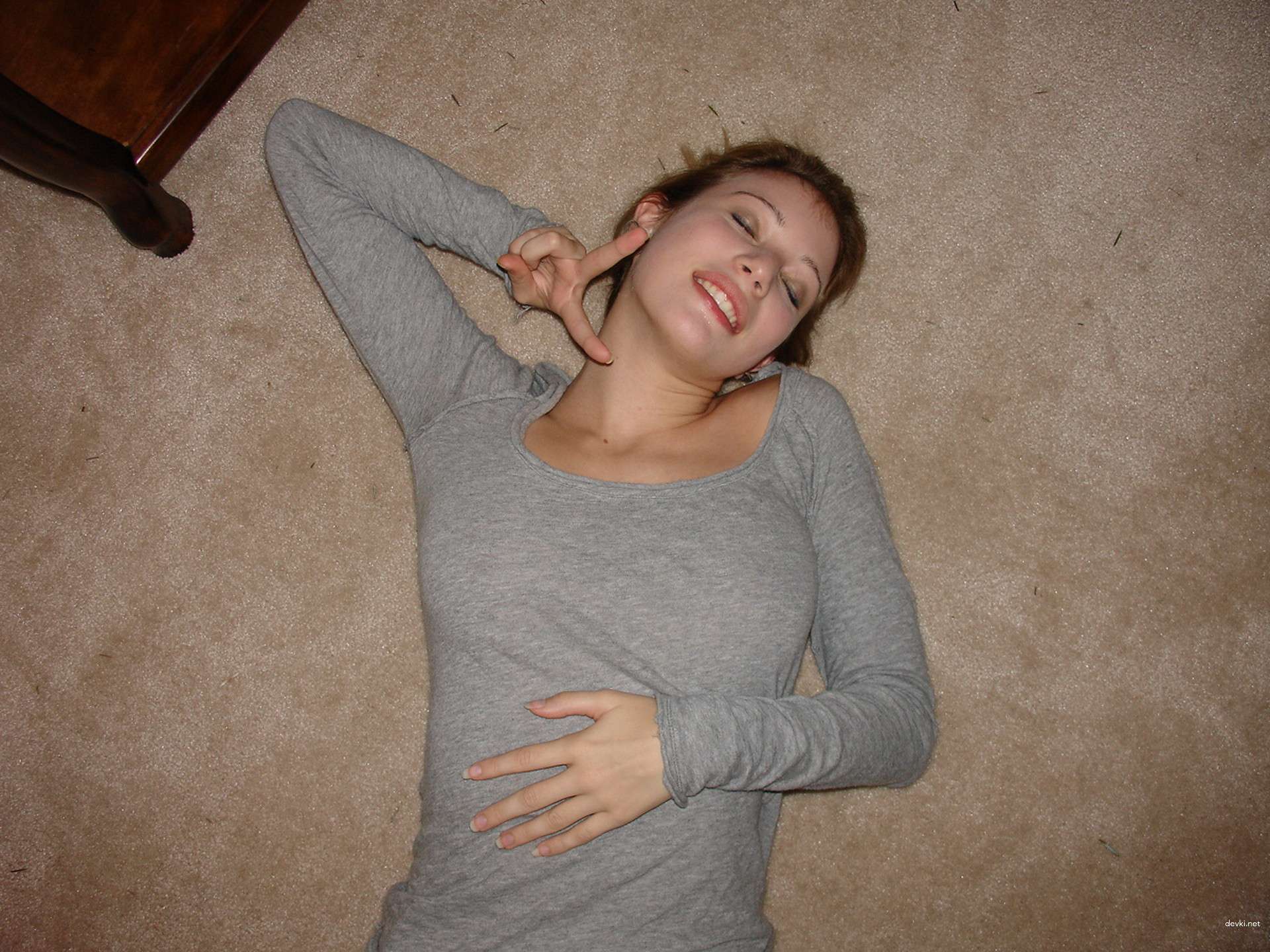 Young girl masturbates her clit - Explicit solo pussy play action