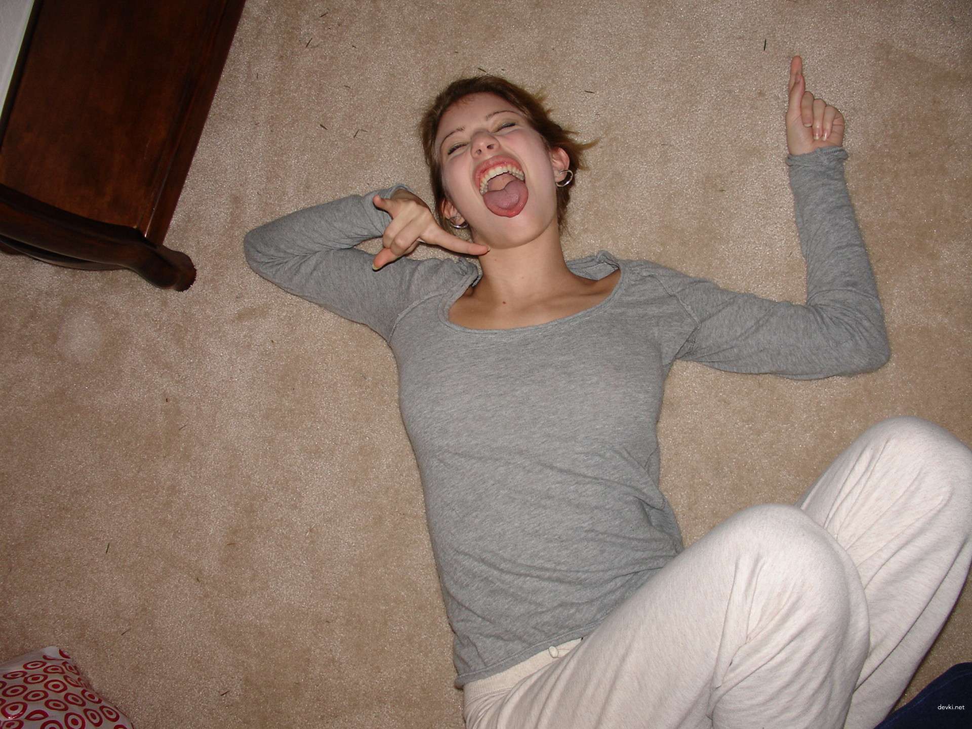 Young girl masturbates her clit - Explicit solo pussy play action