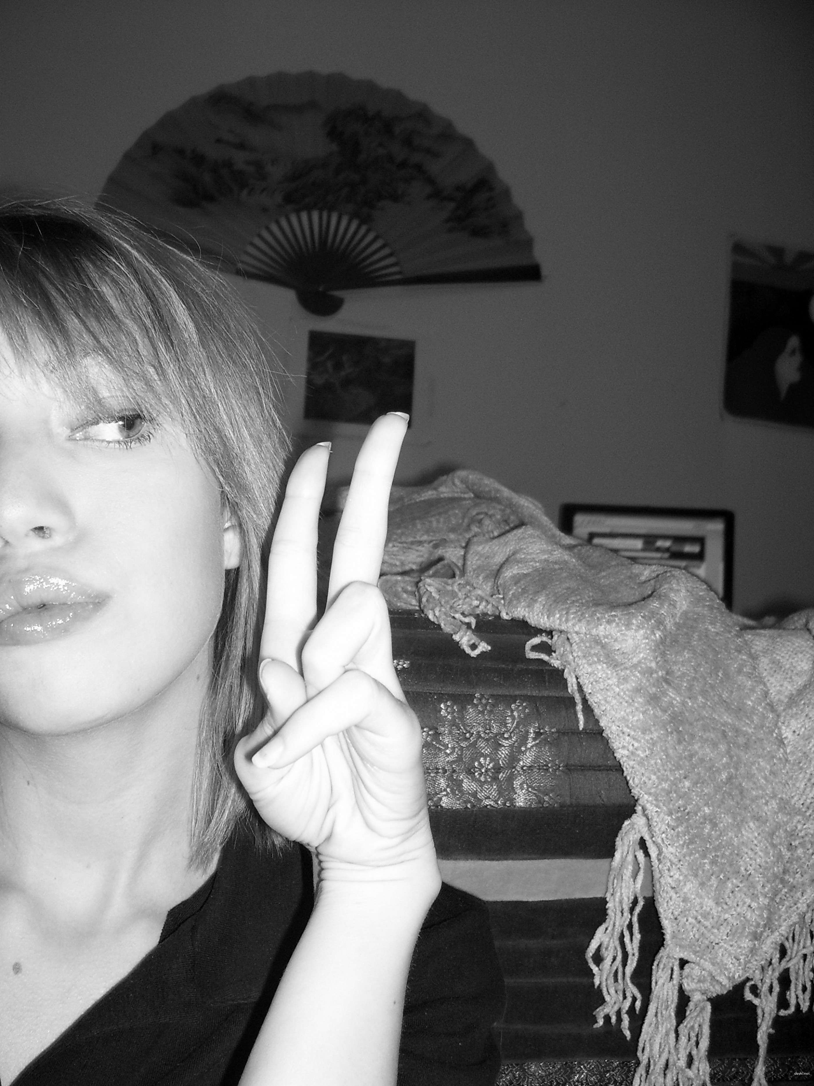 Young girl masturbates her clit - Explicit solo pussy play action