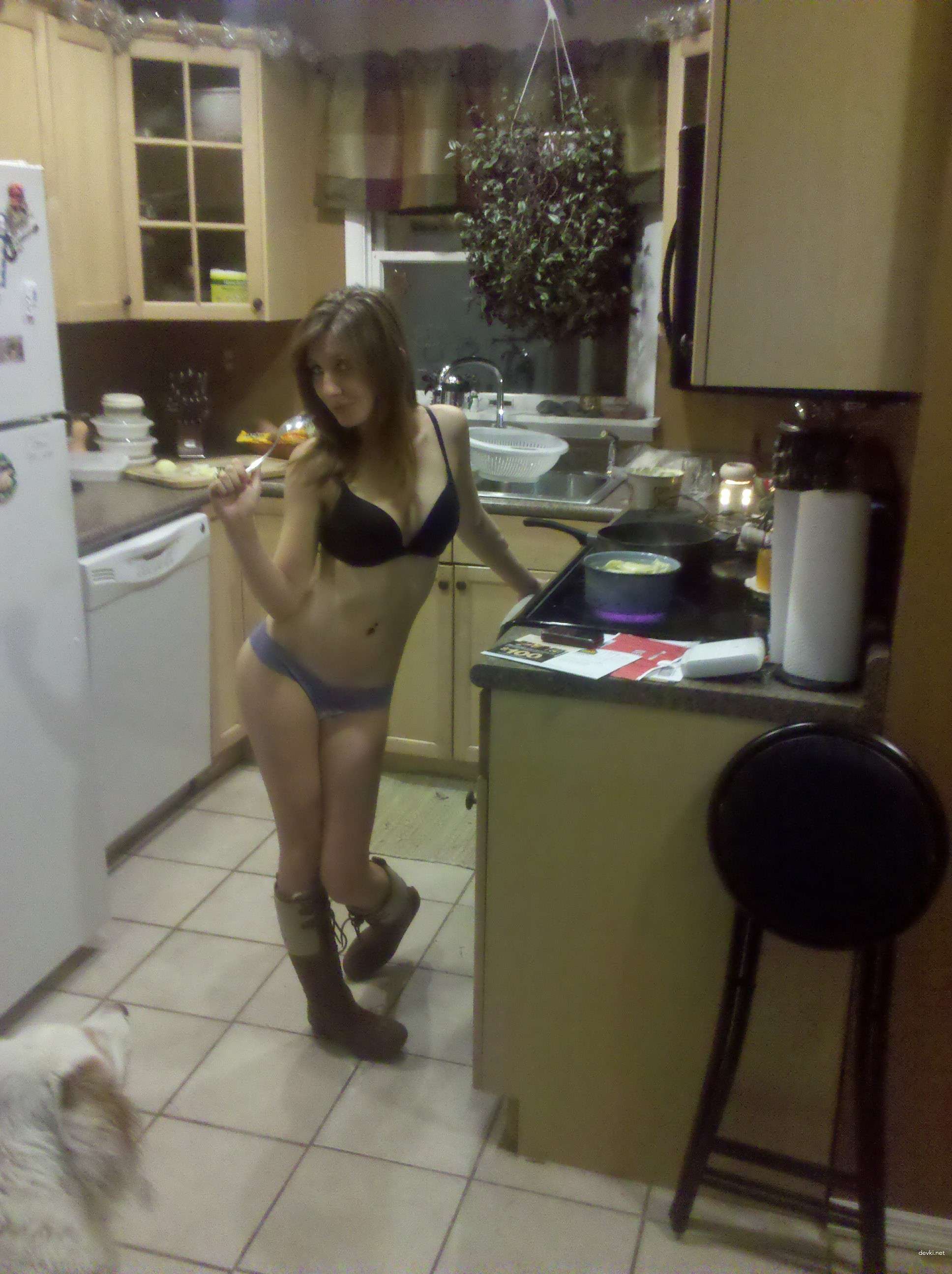 Private Topless Amateur Girl with Hot Body: Explicit Photo Shoot!