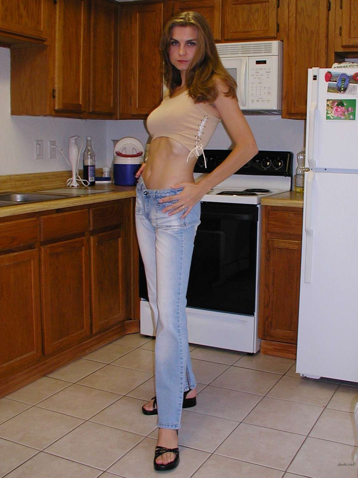 Amateur Woman Exposing Her Pussy for All to See