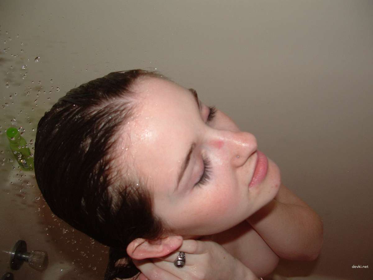 College student masturbates and poses naked - explicit solo action