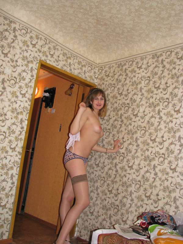 Amateur Redhead Strip Tease - Explicit Solo Show with Fiery Beauty
