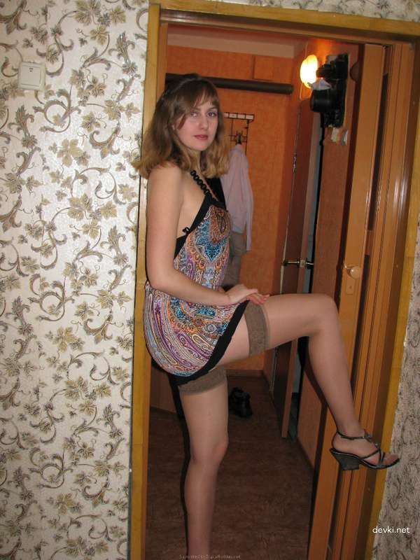 Amateur Redhead Strip Tease - Explicit Solo Show with Fiery Beauty