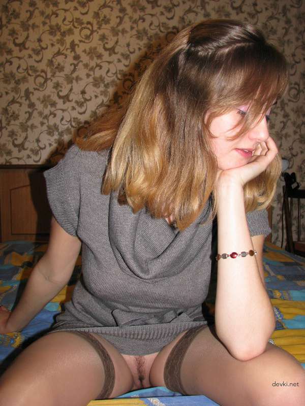 Amateur Redhead Strip Tease - Explicit Solo Show with Fiery Beauty