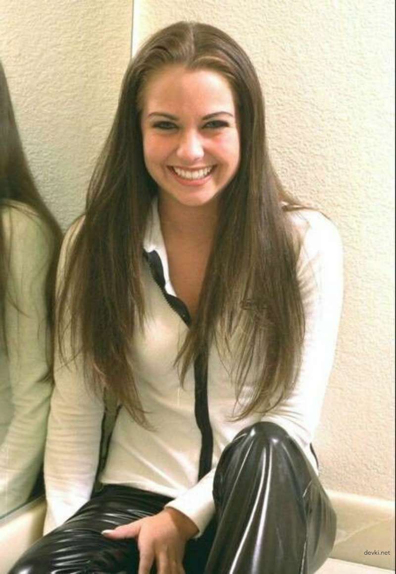 Private Erotic Photos of Cute Girl: Amateur Explicit Content