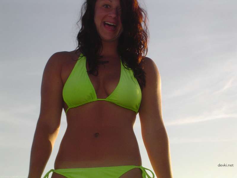 Seductive Amateur Photo: Busty Girl with Curvy Body - Uncensored Beauty Shot
