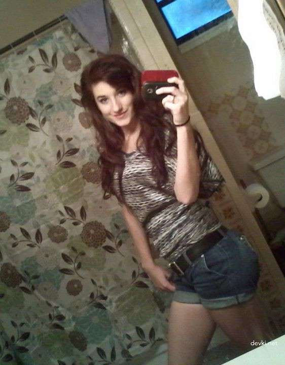 Seductive Amateur Photo of Skinny Girl with Great Ass