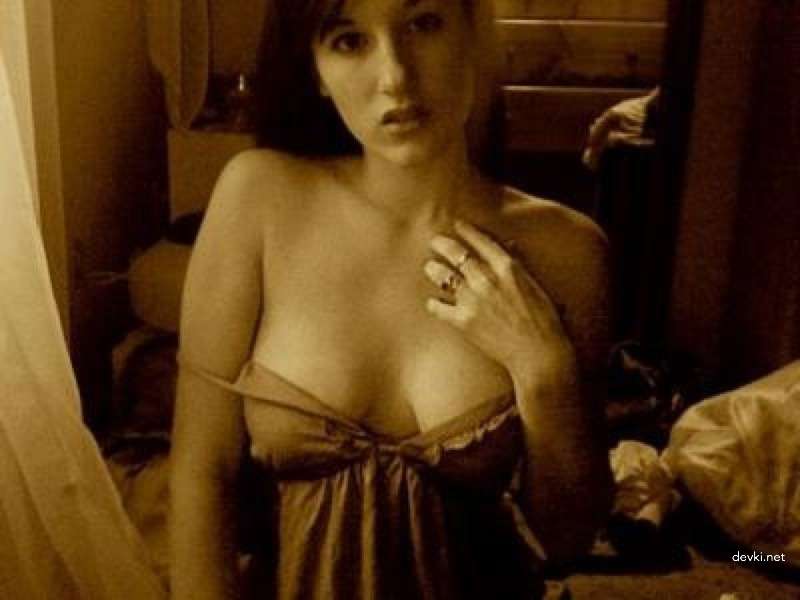 Seductive Amateur Photo of Skinny Girl with Great Ass