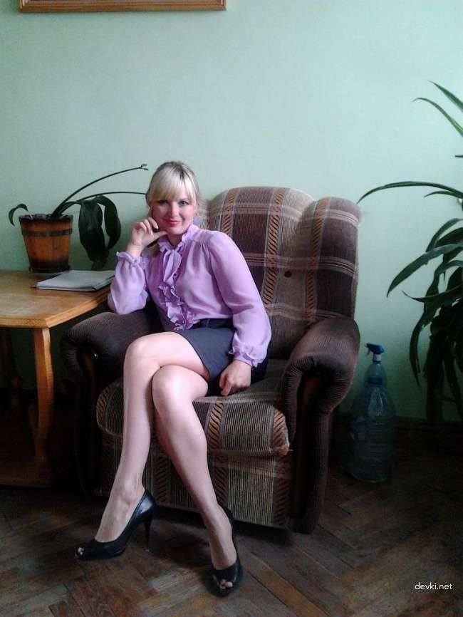 Sexy Amateur Wife Exposing Her Beauty