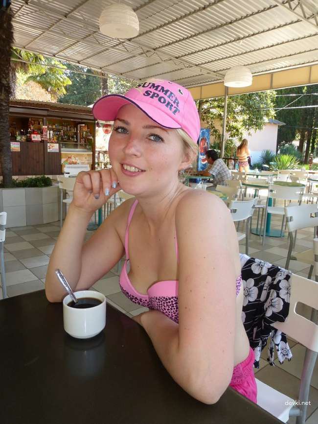 Sexy Amateur Wife Exposing Her Beauty