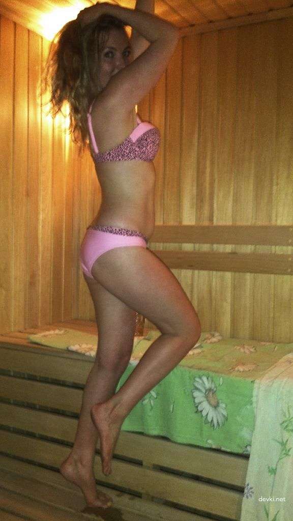 Sexy Amateur Wife Exposing Her Beauty