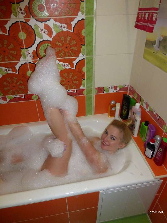 Sexy Amateur Wife Exposing Her Beauty