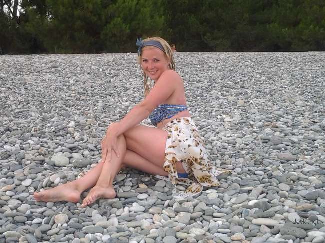 Sexy Amateur Wife Exposing Her Beauty