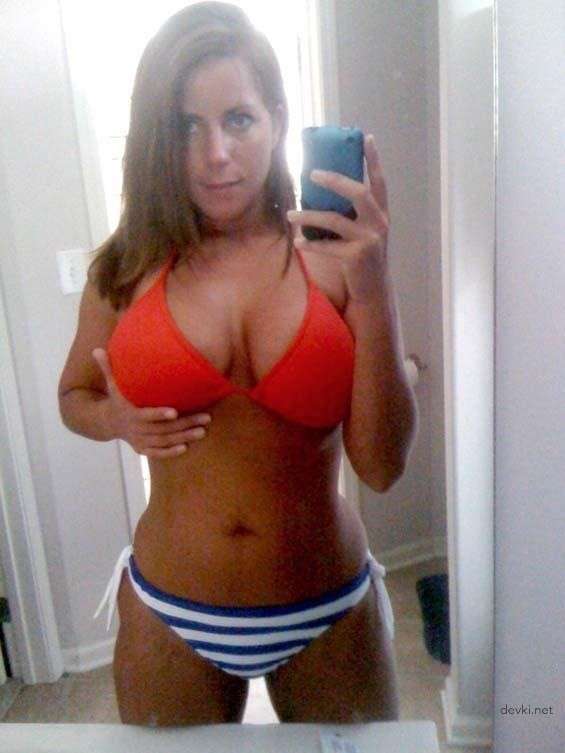 Explicit Erotic Selfies of Sexy Women - Amateur Sex Photos