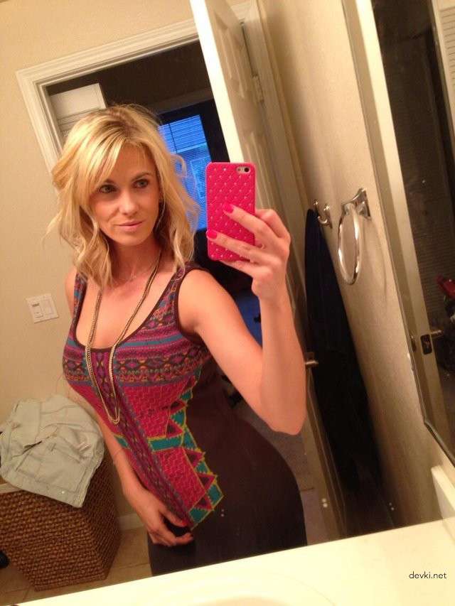 Explicit Erotic Selfies of Sexy Women - Amateur Sex Photos