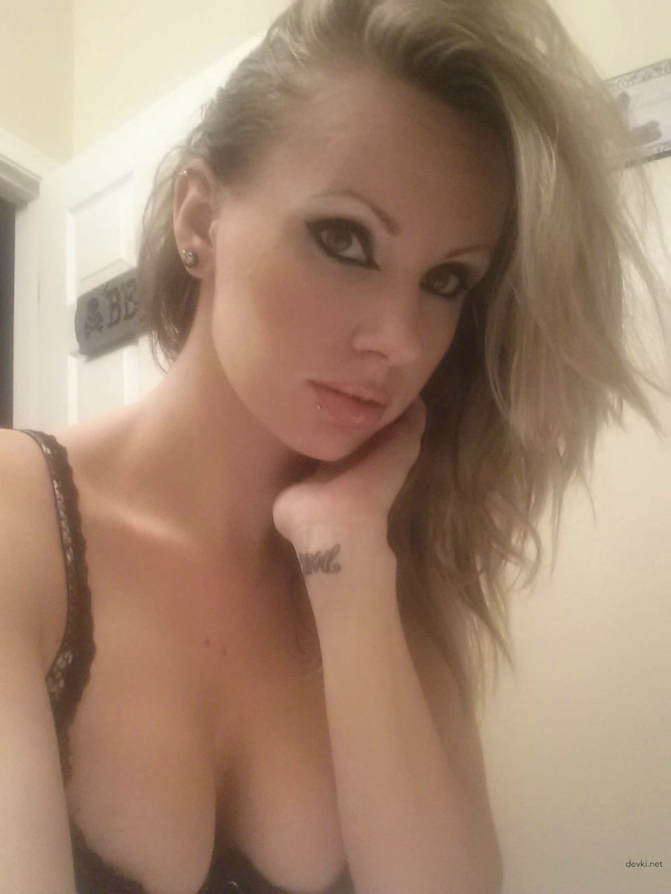 Sexy Girl Capturing Her Boobs - Hot Amateur Photo Shoot