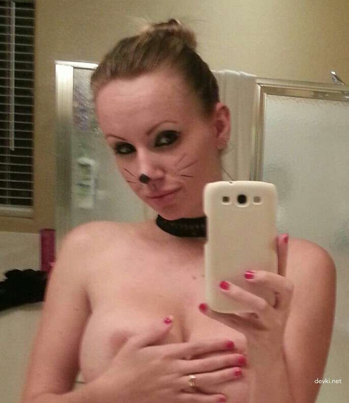 Sexy Girl Capturing Her Boobs - Hot Amateur Photo Shoot