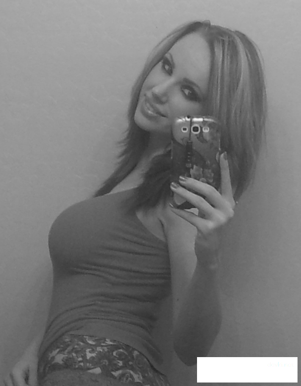 Sexy Girl Capturing Her Boobs - Hot Amateur Photo Shoot