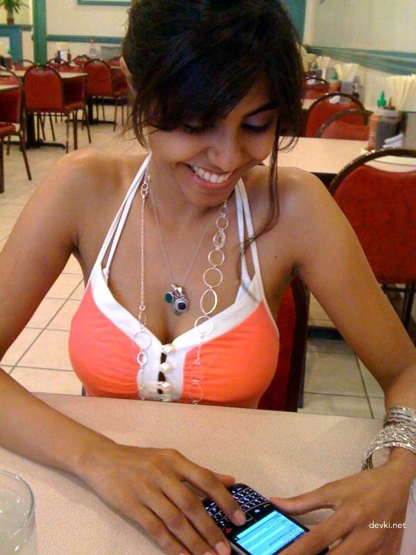 Private Amateur Photo of Indian Girl with Stunning Figure - Explicit and Bold!