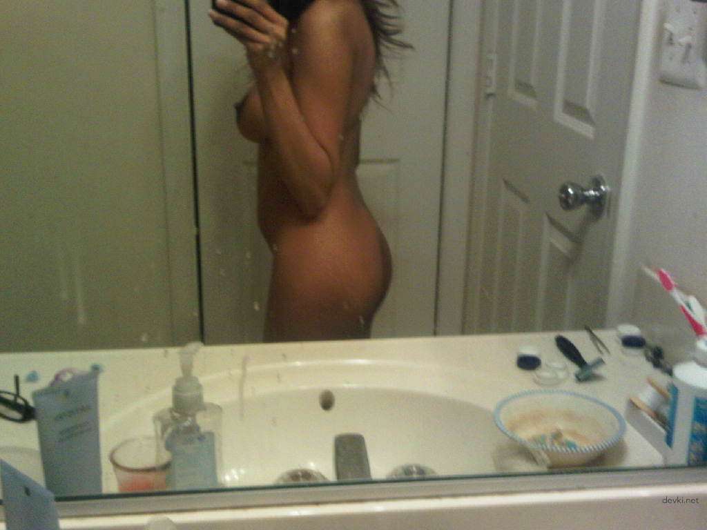 Private Amateur Photo of Indian Girl with Stunning Figure - Explicit and Bold!
