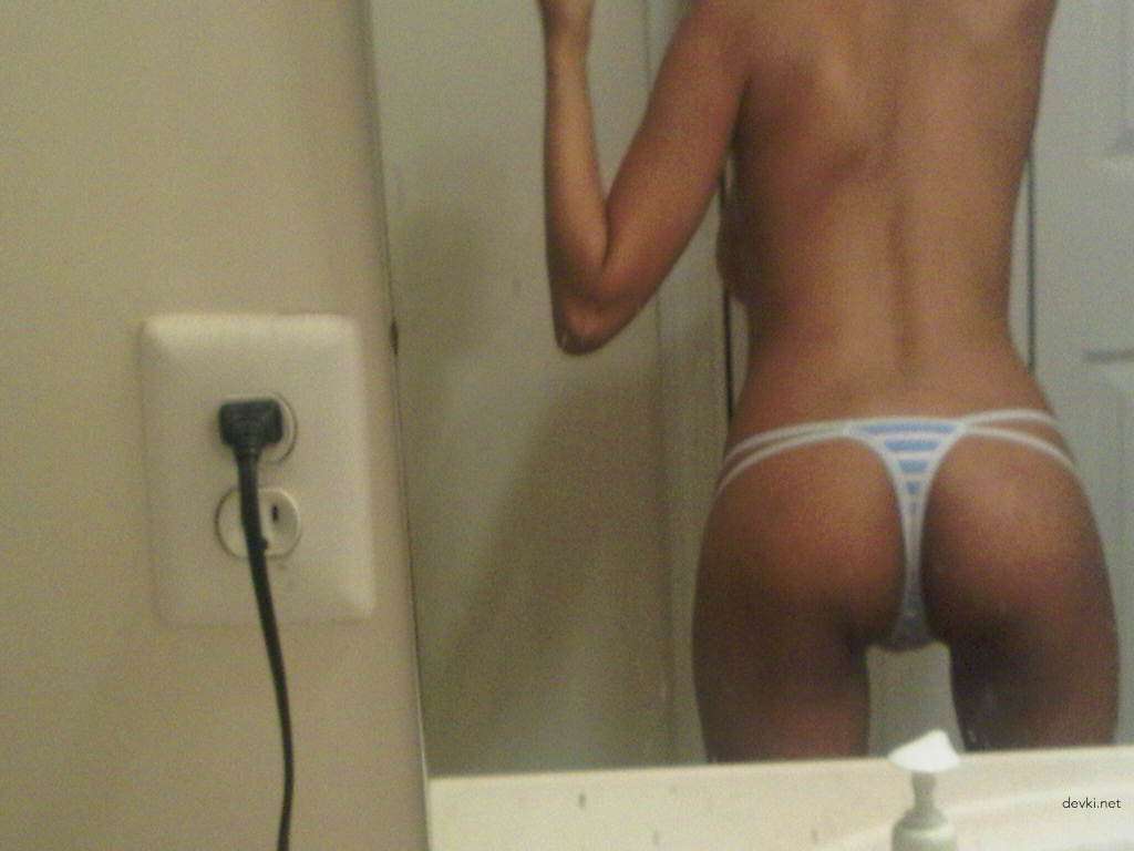 Private Amateur Photo of Indian Girl with Stunning Figure - Explicit and Bold!
