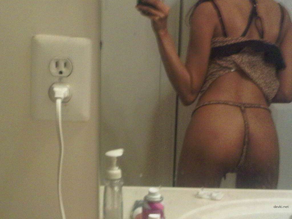 Private Amateur Photo of Indian Girl with Stunning Figure - Explicit and Bold!