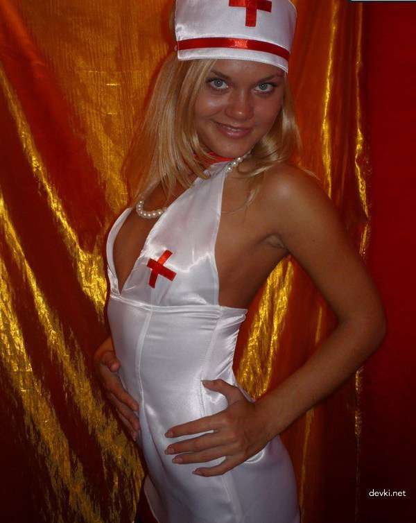 Amateur Girlfriend Pussy Show: Explicit Homemade Photo