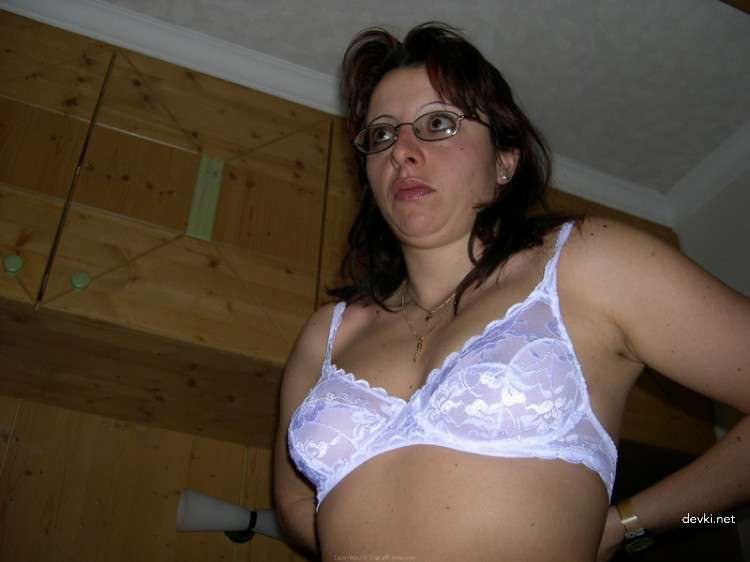 Hairy Pussy Slut Amateur Photo - Explicit Close-Up Shot